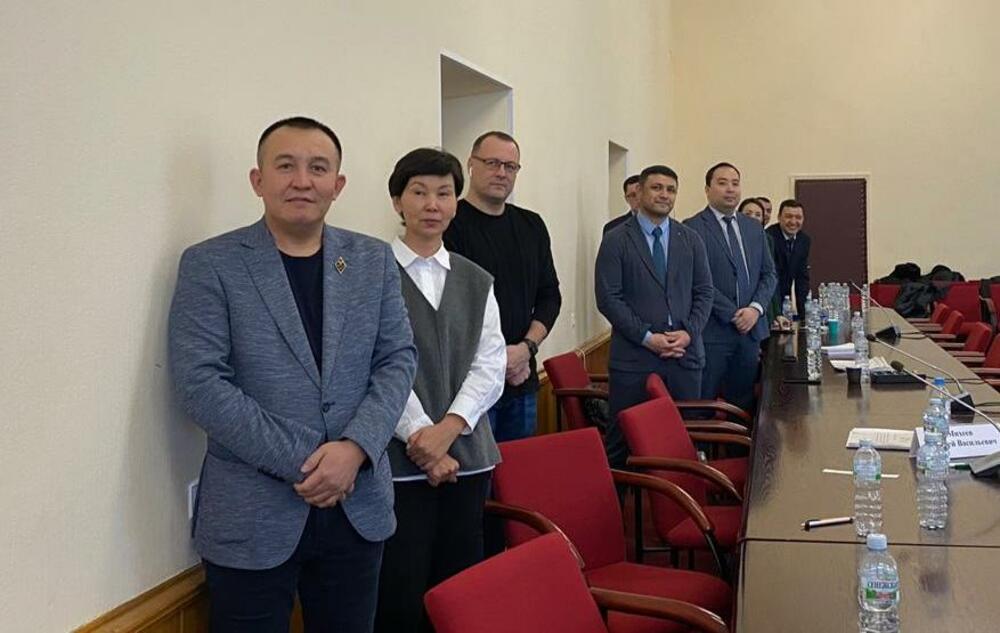 На изображении обучающиеся программы DBA