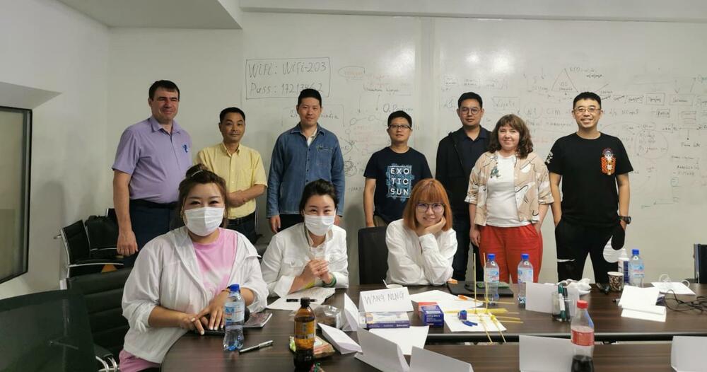 На изображении обучающиеся программы DBA