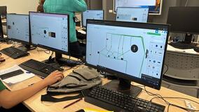 На изображении занятия в рамках предпрофессиональных каникул в НИТУ МИСИС