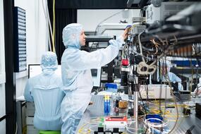 Ученые НИТУ МИСИС за работой