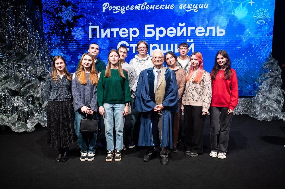 Юрий Оганесян на Рождественской лекции