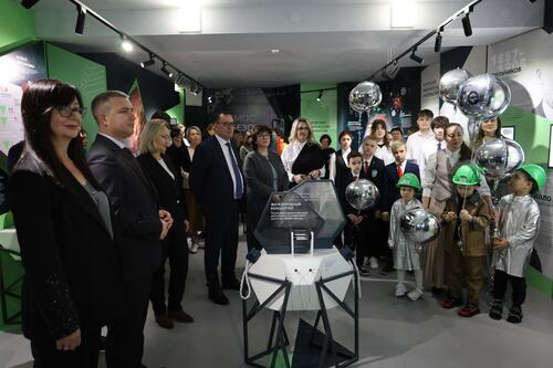 Ректор НИТУ МИСИС Алевтина Черникова и другие гости на открытии центра «Выставка «Железно!» в СТИ НИТУ МИСИС