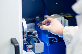 Артём Король за работой