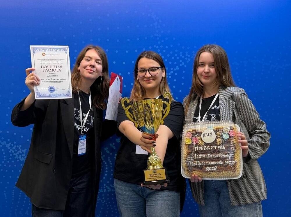 Анастасия Щепетова, Камила Хужаева и Анна Гайворонская